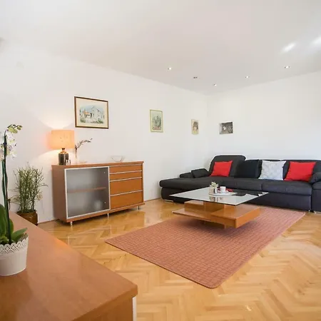 Apartment Mimica *