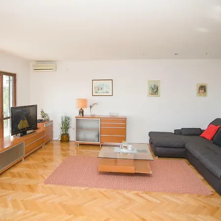 Apartment Mimica