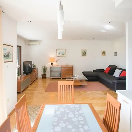 Apartment Mimica